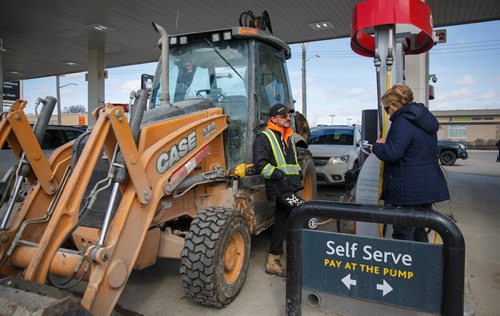 MIKE DEAL / WINNIPEG FREE PRESS
Les Williams filling up a backhoe at the Co-Op gas station at Ellice and Wall. He sold his big pickup truck and now drives a Dodge Dart to save on fuel.
Talking to people at gas bars about the carbon tax, but not simply about whether they like paying more taxes. Are they in favour of this if it makes a difference in fighting climate change?  
190401 - Monday, April 01, 2019.