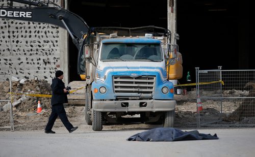 JOHN WOODS / WINNIPEG FREE PRESS
Police investigate at the scene of a fatal pedestrian/truck collision in the Garden City Shopping Centre parking lot in Winnipeg Monday, April 1, 2019.
