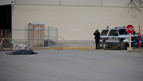 JOHN WOODS / WINNIPEG FREE PRESS
Police investigate at the scene of a fatal pedestrian/truck collision in the Garden City Shopping Centre parking lot in Winnipeg Monday, April 1, 2019.