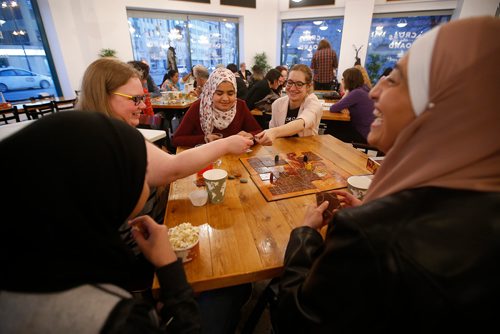 JOHN WOODS / WINNIPEG FREE PRESS
Suhad Bakri, right, with her niece Mei and daughter Lina play a game with Carleen Bezdek and Katie Pfeiffer at Across The Board Game Cafe´ in Winnipeg Monday, April 1, 2019. Winnipegs Muslim Community and Winnipegs wider community come together to Play for Peace in support of recent events in Christchurch, New Zealand.