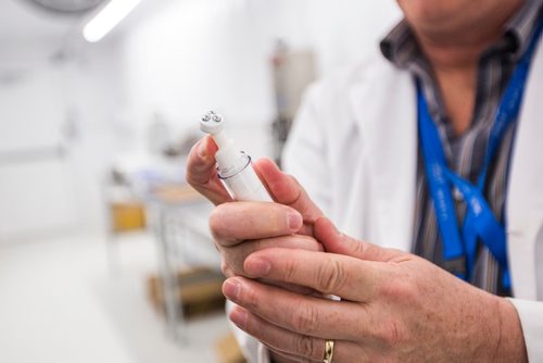 MIKAELA MACKENZIE / WINNIPEG FREE PRESS
Gary Symons, president of NanoSphere Cannabis International, demonstrates a transdermal pen in the new NanoSphere lab at the Delta 9 Cannabis facility in Winnipeg on Tuesday, April 2, 2019.  For Solomon Israel story.
Winnipeg Free Press 2019.