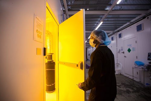 MIKAELA MACKENZIE / WINNIPEG FREE PRESS
Head grower Bobby Bains opens the door to a growing area at the Delta 9 Cannabis facility in Winnipeg on Tuesday, April 2, 2019.  For Solomon Israel story.
Winnipeg Free Press 2019.