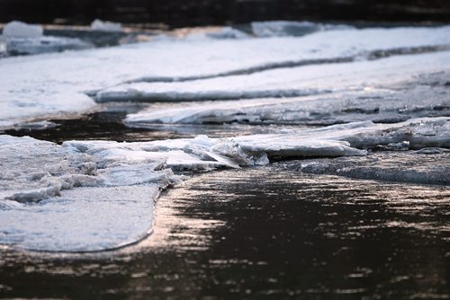 JOHN WOODS / WINNIPEG FREE PRESS
Open water is seen as ice melts in St Norbert Tuesday, April 2, 2019.