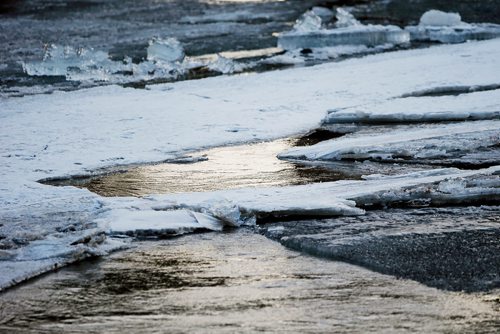 JOHN WOODS / WINNIPEG FREE PRESS
Open water is seen as ice melts in St Norbert Tuesday, April 2, 2019.