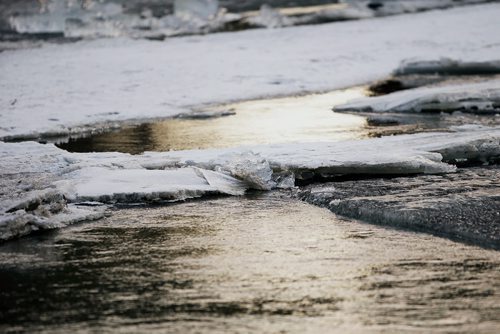 JOHN WOODS / WINNIPEG FREE PRESS
Open water is seen as ice melts in St Norbert Tuesday, April 2, 2019.