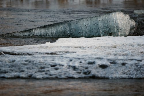 JOHN WOODS / WINNIPEG FREE PRESS
Open water is seen as ice melts in St Norbert Tuesday, April 2, 2019.