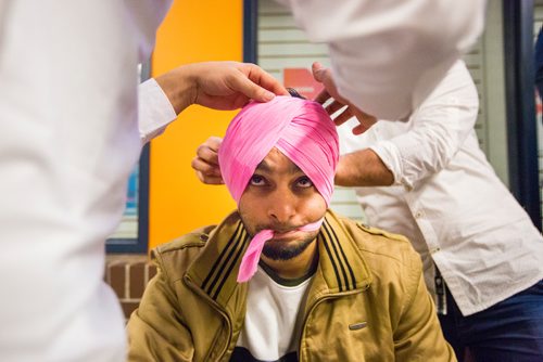 MIKAELA MACKENZIE / WINNIPEG FREE PRESS
Red River College student Deepinder Singh tries a turban for the first time at a cultural pride day at the college in Winnipeg on Wednesday, April 3, 2019.  For Alexandra Paul story.
Winnipeg Free Press 2019.