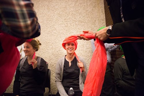 MIKAELA MACKENZIE / WINNIPEG FREE PRESS
Red River College students Taylor Kunderman (left) and Emily Hollins try on turbans for the first time at a cultural pride day at the college in Winnipeg on Wednesday, April 3, 2019.  For Alexandra Paul story.
Winnipeg Free Press 2019.