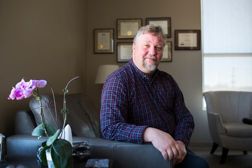 MIKAELA MACKENZIE / WINNIPEG FREE PRESS
Clinical psychologist Dr. Jason Ediger poses for a portrait in his office in Winnipeg on Wednesday, April 3, 2019.  For Sabrina Carnevale story.
Winnipeg Free Press 2019.