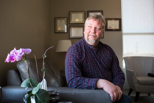 MIKAELA MACKENZIE / WINNIPEG FREE PRESS
Clinical psychologist Dr. Jason Ediger poses for a portrait in his office in Winnipeg on Wednesday, April 3, 2019.  For Sabrina Carnevale story.
Winnipeg Free Press 2019.