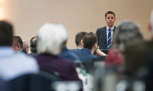 MIKE DEAL / WINNIPEG FREE PRESS
Mayor Brian Bowman addresses more than 100 attendees at Manitoba Heavy Construction Associations Breakfast with the Leaders event at the Holiday Inn at 1740 Ellice Avenue Thursday morning. 
190404 - Thursday, April 04, 2019.