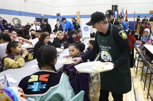 RUTH BONNEVILLE / WINNIPEG FREE PRESS 

LOCAL - Spring feast

Winnipeg Police officers serve food to hundreds of school students, staff and area residents during the 23rd Annual Winnipeg Police North District Spring Feast  in the gymnasium at  R. B. Russell Vocational School  Friday.

See Alex Paul story.  



April 5, 2019
