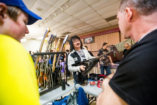 MIKAELA MACKENZIE / WINNIPEG FREE PRESS
Steven Oz checks out guitars at the Manitoba Guitar Traders Show & Sale in Winnipeg on Saturday, April 6, 2019. 
Winnipeg Free Press 2019.