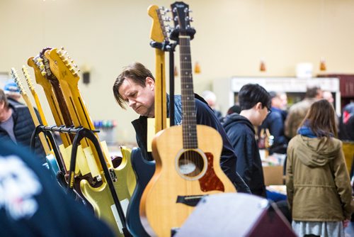 MIKAELA MACKENZIE / WINNIPEG FREE PRESS
Dave Thusberg checks out the guitars at the Manitoba Guitar Traders Show & Sale in Canada building in Winnipeg on Saturday, April 6, 2019. 
Winnipeg Free Press 2019.