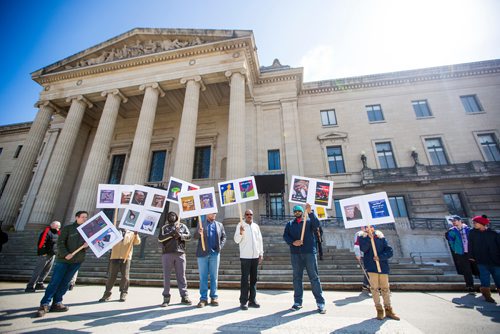 MIKAELA MACKENZIE / WINNIPEG FREE PRESS
Winnipeg's Sudanese community holds a rally in support of the uprising in Sudan at the Manitoba Legislative Building in Winnipeg on Saturday, April 6, 2019.
Winnipeg Free Press 2019.