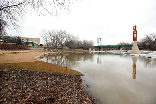 RUTH BONNEVILLE / WINNIPEG FREE PRESS 

View of the flooded river walk at the Forks along the Assiniboine River.


April 8, 2019
