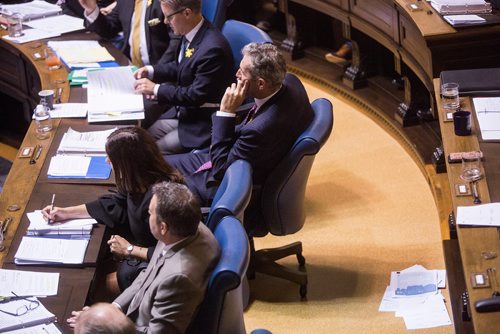 MIKAELA MACKENZIE / WINNIPEG FREE PRESS
Premier Brian Pallister sits in the chamber with the pages of a report on safe consumption sites thrown on the floor behind him at the Manitoba Legislative Building in Winnipeg on Monday, April 8, 2019.
Winnipeg Free Press 2019.