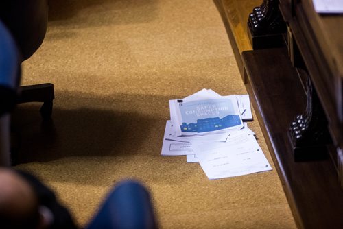 MIKAELA MACKENZIE / WINNIPEG FREE PRESS
Premier Brian Pallister sits in the chamber with the pages of a report on safe consumption sites thrown on the floor behind him at the Manitoba Legislative Building in Winnipeg on Monday, April 8, 2019.
Winnipeg Free Press 2019.