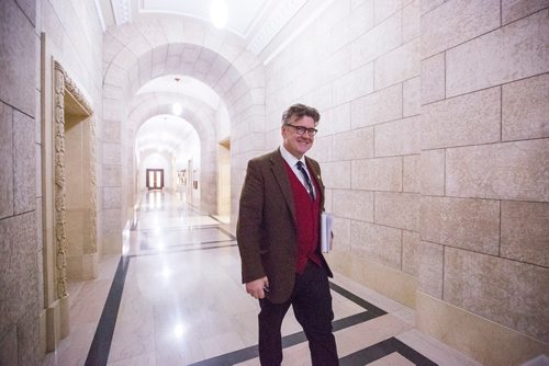 MIKAELA MACKENZIE / WINNIPEG FREE PRESS
Liberal leader Dougald Lamont walks down the hall at the Manitoba Legislative Building in Winnipeg on Monday, April 8, 2019.
Winnipeg Free Press 2019.