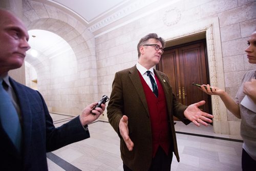 MIKAELA MACKENZIE / WINNIPEG FREE PRESS
Liberal leader Dougald Lamont speaks to the media at the Manitoba Legislative Building in Winnipeg on Monday, April 8, 2019.
Winnipeg Free Press 2019.