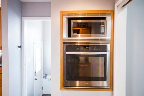 MIKAELA MACKENZIE / WINNIPEG FREE PRESS
The wall oven and microwave at River Heights home 915 Campbell St. in Winnipeg on Tuesday, April 9, 2019.
Winnipeg Free Press 2019.