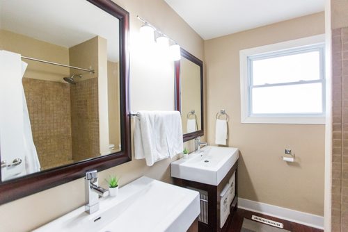 MIKAELA MACKENZIE / WINNIPEG FREE PRESS
The main bathroom in River Heights home 915 Campbell St. in Winnipeg on Tuesday, April 9, 2019.
Winnipeg Free Press 2019.