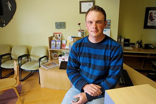 BORIS.MINKEVICH@FREEPRESS.MB.CA BORIS MINKEVICH / WINNIPEG FREE PRESS  090511 Deaf U of M student Chris Loewen poses for a photo.