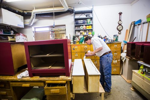 MIKAELA MACKENZIE / WINNIPEG FREE PRESS
Volunteer Dave Taylor repairs and paints a dresser at the Hands of Hope, an organization that gives away basic household goods and furniture to families, in the North End of Winnipeg on Tuesday, April 9, 2019. 
Winnipeg Free Press 2019.