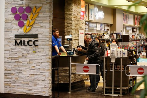 JOHN WOODS / WINNIPEG FREE PRESS
Liquor store at City Place in Winnipeg Tuesday, April 9, 2019. MLCC has increased security, although not seen at this location, to help reduce thefts.
 
Reporter: Thorpe