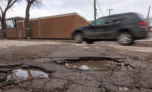 SASHA SEFTER / WINNIPEG FREE PRESS Two large potholes have formed on Lipton Street Just south of Portage Avenue in Winnipeg's West End.
190409 - Tuesday, April 09, 2019.