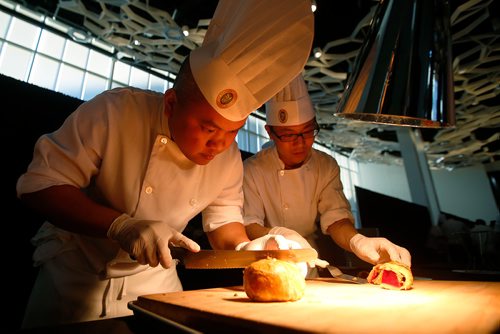 JOHN WOODS / WINNIPEG FREE PRESS
Executive Sous Chef Rain Regalado, right, St Charles Country Club, and Red River culinary student Takuya Suwahara prepare Beet Wellington with Shiitake Mushroom Jus at the Siloam Mission Food Fight in the Convention Centre in Winnipeg Tuesday, April 9, 2019. 
 
Reporter: Standup