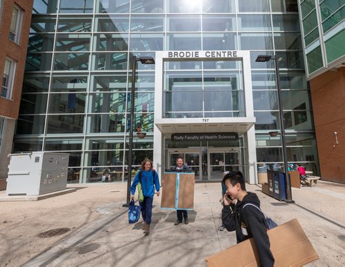 SASHA SEFTER / WINNIPEG FREE PRESS
Students file out of the Brodie Centre with their projects after the Winnipeg Schools' Science Fair on the University of Manitoba's Bannatyne campus.
190410 - Wednesday, April 10, 2019.