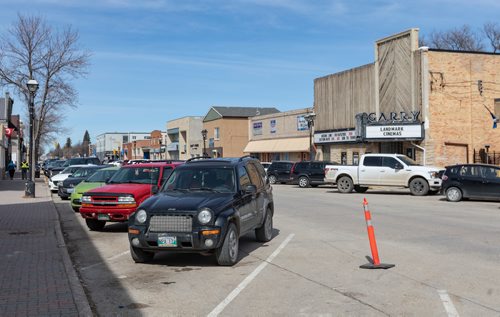 SASHA SEFTER / WINNIPEG FREE PRESS
Cars are parked diagonally along Manitoba Avenue in Selkirk. The city of Selkirk plans to change the parking spots along Manitoba Avenue from angled to Parallel. This has some business owners worried it will hurt patronage in the area. 
190411 - Thursday, April 11, 2019.