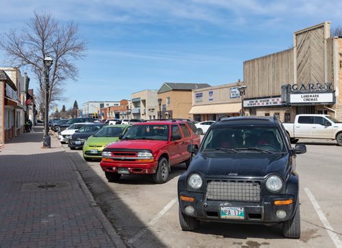 SASHA SEFTER / WINNIPEG FREE PRESS
Cars are parked diagonally along Manitoba Avenue in Selkirk. The city of Selkirk plans to change the parking spots along Manitoba Avenue from angled to Parallel. This has some business owners worried it will hurt patronage in the area. 
190411 - Thursday, April 11, 2019.