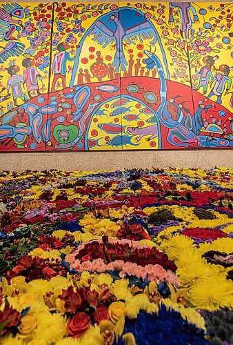 SASHA SEFTER / WINNIPEG FREE PRESS
Artist Norval Morrisseau's mural "Androgyny" is replicated with flowers by volunteers for the Art In Bloom exhibit at the Winnipeg Art Gallery.
190412 - Friday, April 12, 2019.