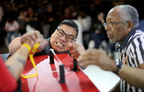TREVOR HAGAN / WINNIPEG FREE PRESS
Mike Pagtakhan versus Cory Sutherland at the Manitoba Provincial Arm Wrestling Championships at Canad Inns Polo Park, Saturday, April 13, 2019.