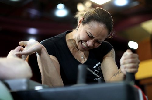 TREVOR HAGAN / WINNIPEG FREE PRESS
Amanda Laurie versus city councillor Vivian Santos at the Manitoba Provincial Arm Wrestling Championships at Canad Inns Polo Park, Saturday, April 13, 2019.