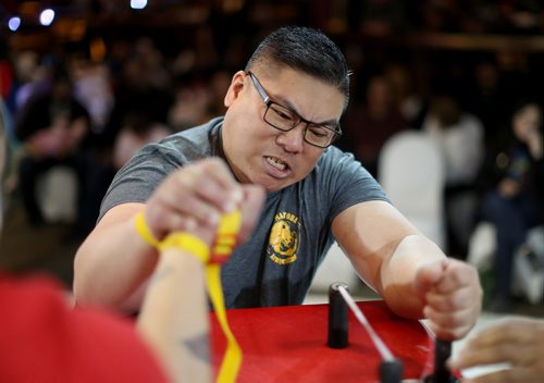 TREVOR HAGAN / WINNIPEG FREE PRESS
Mike Pagtakhan versus Cory Sutherland at the Manitoba Provincial Arm Wrestling Championships at Canad Inns Polo Park, Saturday, April 13, 2019.