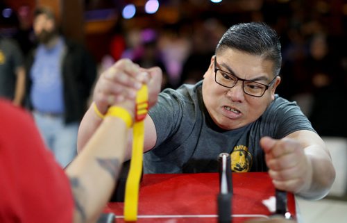 TREVOR HAGAN / WINNIPEG FREE PRESS
Mike Pagtakhan versus Cory Sutherland at the Manitoba Provincial Arm Wrestling Championships at Canad Inns Polo Park, Saturday, April 13, 2019.