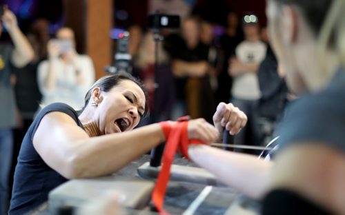 TREVOR HAGAN / WINNIPEG FREE PRESS
City councillor Vivian Santos versus Kristi Findley at the Manitoba Provincial Arm Wrestling Championships at Canad Inns Polo Park, Saturday, April 13, 2019.