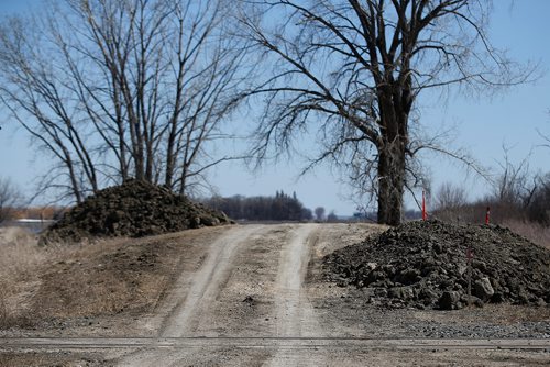 JOHN WOODS / WINNIPEG FREE PRESS
Emerson is preparing to push mud over a road to close a dike along the Canada/US border in expectation of high water Sunday, April 14, 2019.

Reporter: Redekop