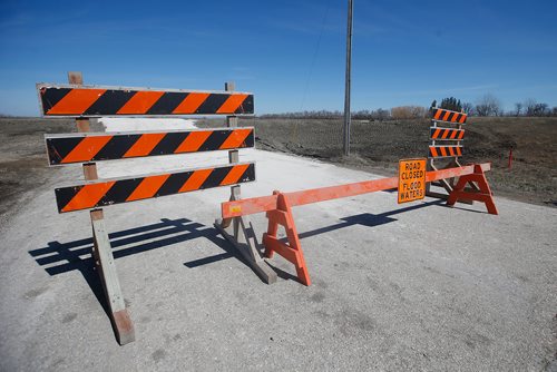 JOHN WOODS / WINNIPEG FREE PRESS
Signage blocks a closed dike in Emerson Sunday, April 14, 2019.

Reporter: Redekop