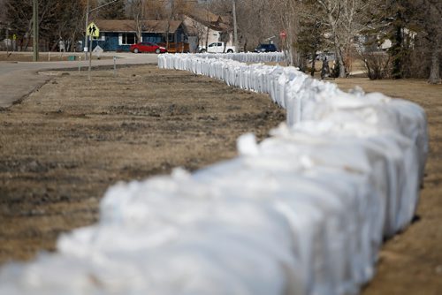 JOHN WOODS / WINNIPEG FREE PRESS
St Agathe is preparing sandbags to protect the town in expectation of high water Sunday, April 14, 2019.

Reporter: Redekop