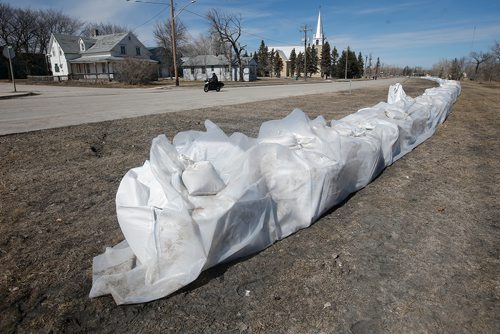 JOHN WOODS / WINNIPEG FREE PRESS
St Agathe is preparing sandbags to protect the town in expectation of high water Sunday, April 14, 2019.

Reporter: Redekop