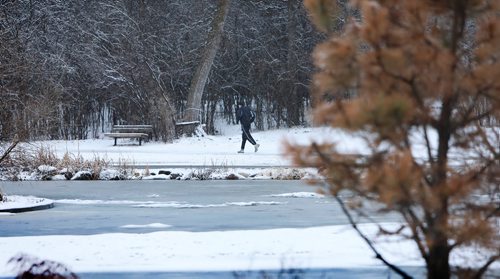 RUTH BONNEVILLE / WINNIPEG FREE PRESS 

Weather standup

A person jogs around the duck pond at  Assiniboine Park  after mid-April snowfall Monday. 

April 15, 2019