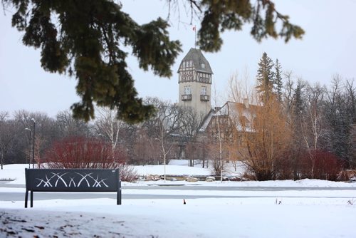 RUTH BONNEVILLE / WINNIPEG FREE PRESS 

Weather standup

View of the Assiniboine Park pavilion after mid-April snowfall on Monday. 

April 15, 2019