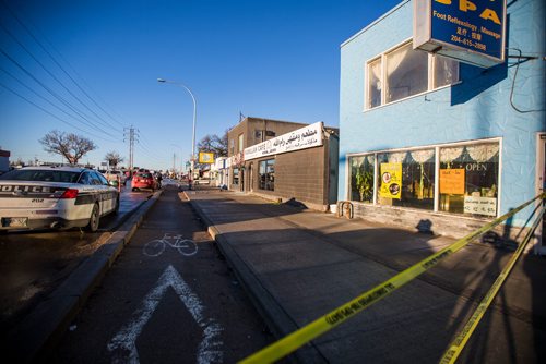 MIKAELA MACKENZIE/WINNIPEG FREE PRESS
Police investigate a serious assault at the 300 block of Pembina Highway in Winnipeg on Tuesday, April 16, 2019. 
Winnipeg Free Press 2019