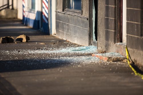 MIKAELA MACKENZIE/WINNIPEG FREE PRESS
Police investigate a serious assault at the 300 block of Pembina Highway in Winnipeg on Tuesday, April 16, 2019. 
Winnipeg Free Press 2019