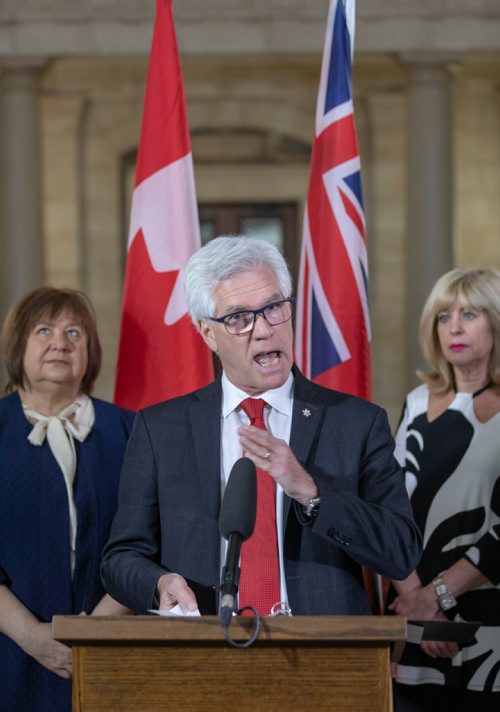 SASHA SEFTER / WINNIPEG FREE PRESS
The Honourable Jim Carr, Minister of International Trade Diversification announces a bilateral agreement at the Manitoba Legislative Building. Behind Carr is (l-r)  MP MaryAnn Mihychuk, and Cathy Cox, provincial minister of sport, culture and heritage.
190416 - Tuesday, April 16, 2019.