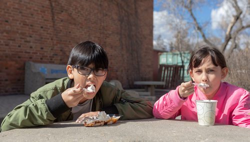 SASHA SEFTER / WINNIPEG FREE PRESS
Sam (11) and Stefanie (8) Parker enjoy some ice cream on a sunny 14° afternoon outside of Sargent Sundae at Portage Avenue and Overdale Street.
190416 - Tuesday, April 16, 2019.